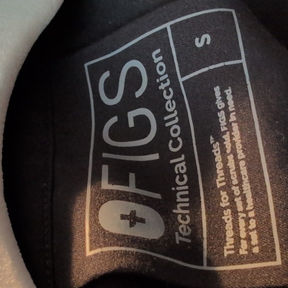 Figs Hanoi Top And Zamora Joggers Scrub Set - Picture 4 of 5